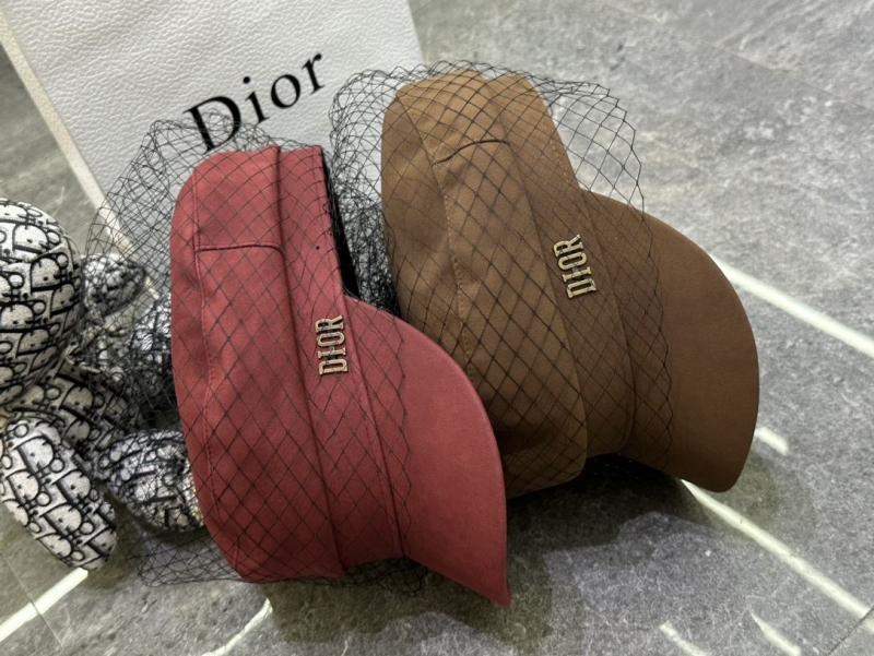 CHRISTIAN DIOR